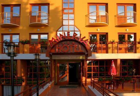 Hotel Minerva Mosonmagyaróvár Exterior foto